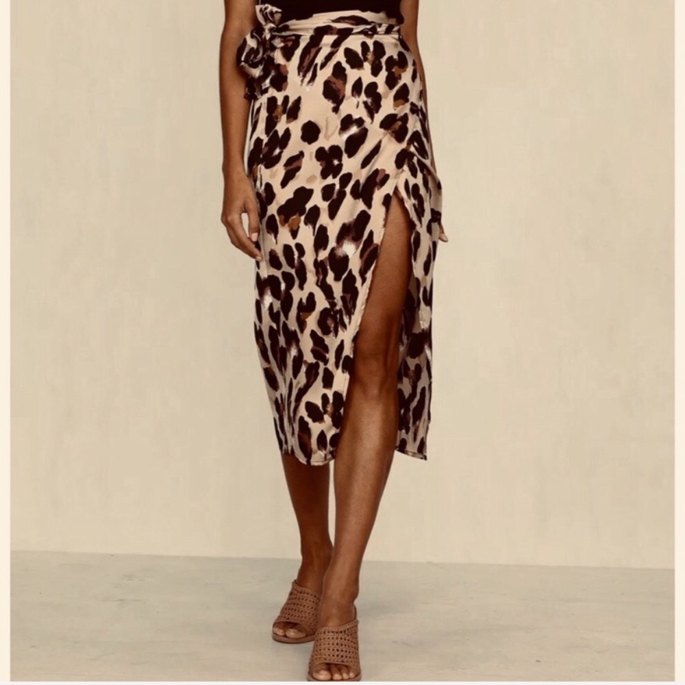 🐾WILD SIDE🐾LEOPARD PRINT WRAP SKIRT/SARONG-NEW